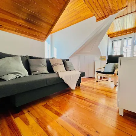 דירה Cozy Near Bairro Alto ליסבון